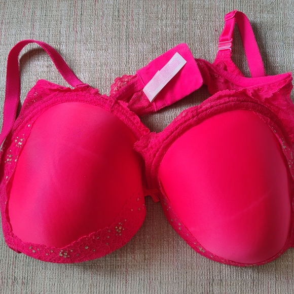 Women's Red Lace Bra - Picture 1 of 3